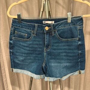 SO Blue Jean Shorts‎ in great condition size 9
Waist 29 inches.